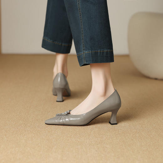【预售5天】法式水钻浅口单鞋，百搭不累脚通勤女鞋MLS1012 商品图0