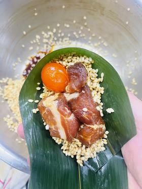 手工蛋黄土鲜肉粽