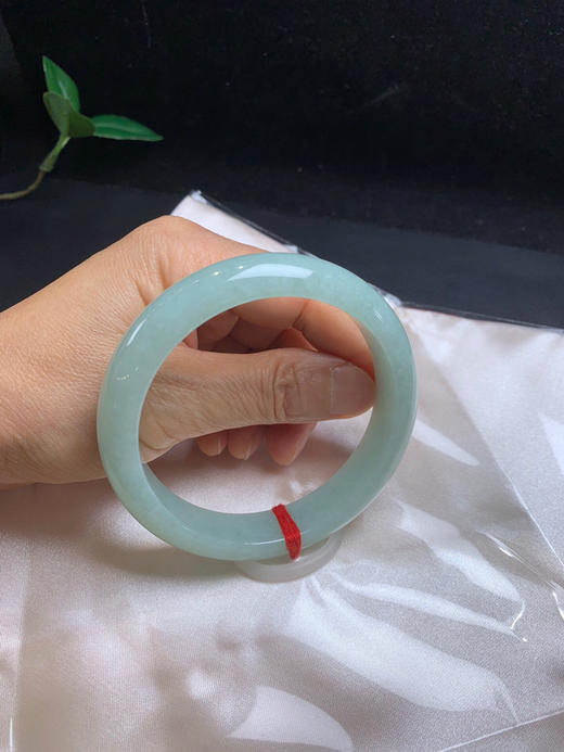 612969，62.7绿底色正圈手镯，满圈带浅绿底色，干净清爽有特色 商品图5