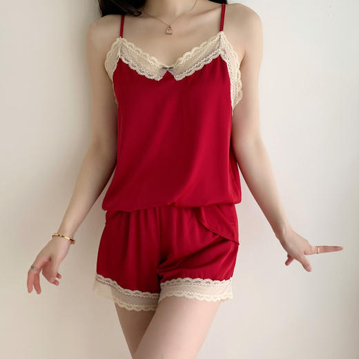 【既有性感的魅惑又有优雅的气质】日韩小清新女夏性感蕾丝花边V吊带短裤宽松休闲冰丝缎家居服套装。ry 商品图1