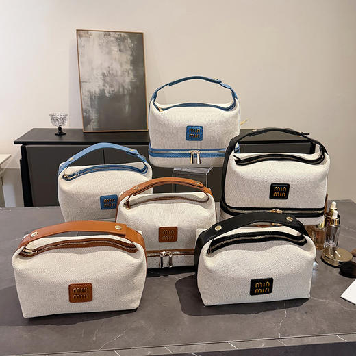 【上新！轻奢新宠】复古金属标✨帆布手提化妆包，收纳高级感一包搞定！💼2025新品金属标复古 轻奢帆布手提化妆包 高级感收纳包袋 商品图2