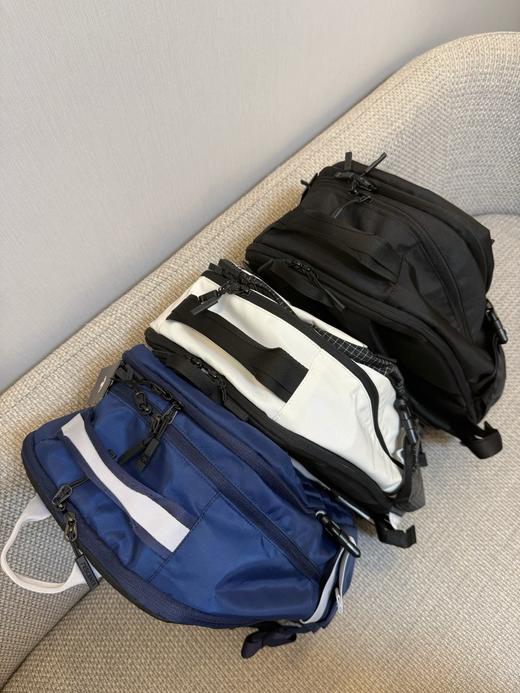 点此购买 迪桑特26L男女款徽标拉链开合尼龙双肩包  bk 318862 商品图1