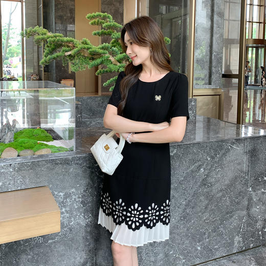 奢姿大码女装2025夏季镂空设计减龄连衣裙胖妹妹百褶拼接时尚裙子9952890504【1】 商品图4