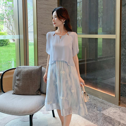 奢姿大码女装2025夏季减龄镂空圆领连衣裙胖妹妹假两件拼接裙子9952890540 商品图4