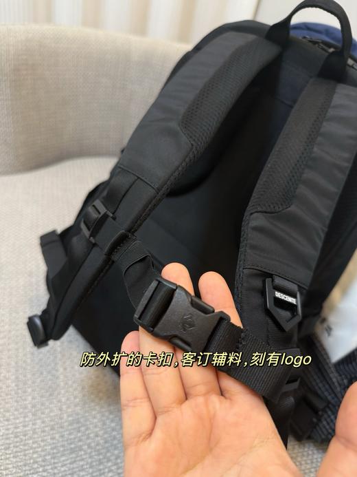 点此购买 迪桑特26L男女款徽标拉链开合尼龙双肩包  bk 318862 商品图13