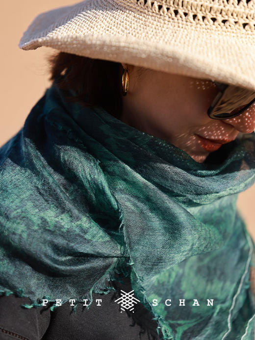 PETIT SCHAN小闪 ACC#039 blue and white porcelain 青花瓷 羊绒真丝印花手工染色围巾披肩 商品图5