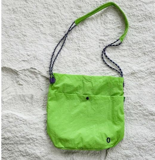 小众设计师！男女情侣户外机能极简皱感轻便运动防泼水斜挎单肩包！ 商品图9