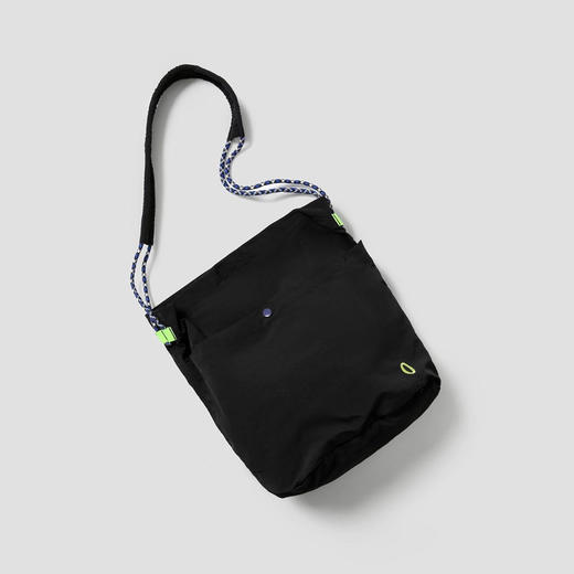 小众设计师！男女情侣户外机能极简皱感轻便运动防泼水斜挎单肩包！ 商品图7