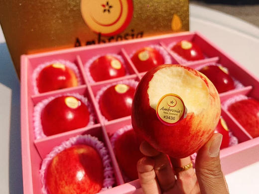 新西兰神仙果‼️‼️一款内外兼修的苹果🍎果香阵阵，浓郁诱人，充沛的汁水加上脆嫩的果肉，甜蜜蜜没有一丝酸味，爽脆鲜甜的体验直击人心💕 商品图9