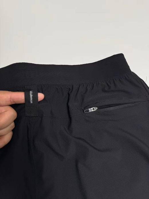 越南来的，原单正品露露lululemon 虹吸速干短裤
颜色：墨绿色   黑色
尺码：M   L   xL    XXL码 商品图1