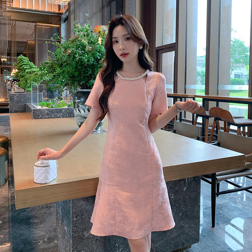【清仓超15天不保价】奢姿大码女装2025夏季新款胖妹妹气质轻奢休闲提花钉珠圆领连衣裙9952890389 商品图1