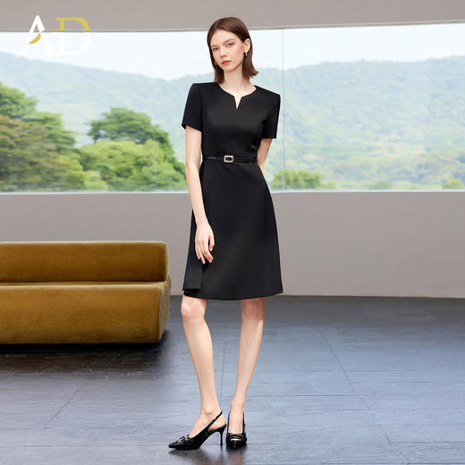AD黑色职业连衣裙女2025新款夏季短袖收腰显瘦通勤气质赫本风裙子 商品图1