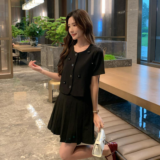 奢姿大码女装2025夏季减龄立体花朵时尚两件套胖妹妹百褶通勤套装9952953300 商品图1