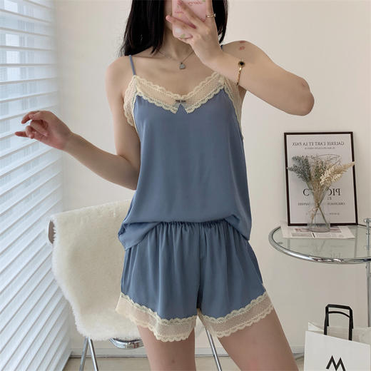 【既有性感的魅惑又有优雅的气质】日韩小清新女夏性感蕾丝花边V吊带短裤宽松休闲冰丝缎家居服套装。ry 商品图2