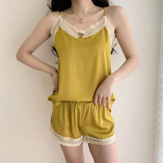 【既有性感的魅惑又有优雅的气质】日韩小清新女夏性感蕾丝花边V吊带短裤宽松休闲冰丝缎家居服套装。ry 商品图6