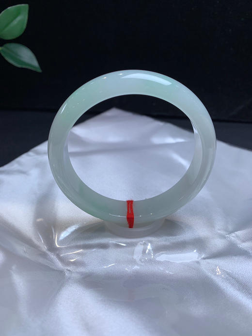 612971，54.5冰底飘绿手镯 ，底妆特别细，飘甜绿色，秀气清爽 商品图3