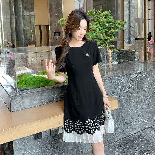 奢姿大码女装2025夏季镂空设计减龄连衣裙胖妹妹百褶拼接时尚裙子9952890504【1】 商品图1