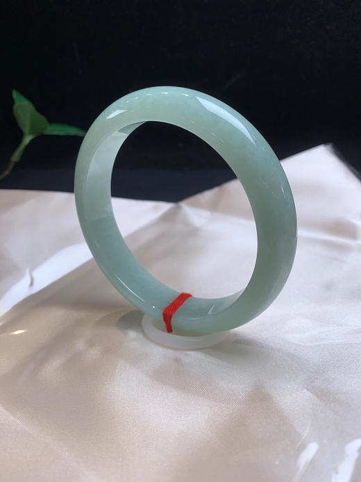 612969，62.7绿底色正圈手镯，满圈带浅绿底色，干净清爽有特色 商品图2