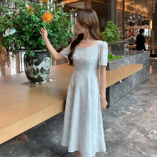 【清仓超15天不保价】奢姿大码女装2025夏季减龄小碎花连衣裙胖妹妹方领设计时尚裙子9952890394【1】 商品图1