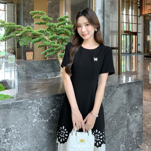 奢姿大码女装2025夏季镂空设计减龄连衣裙胖妹妹百褶拼接时尚裙子9952890504【1】 商品图2