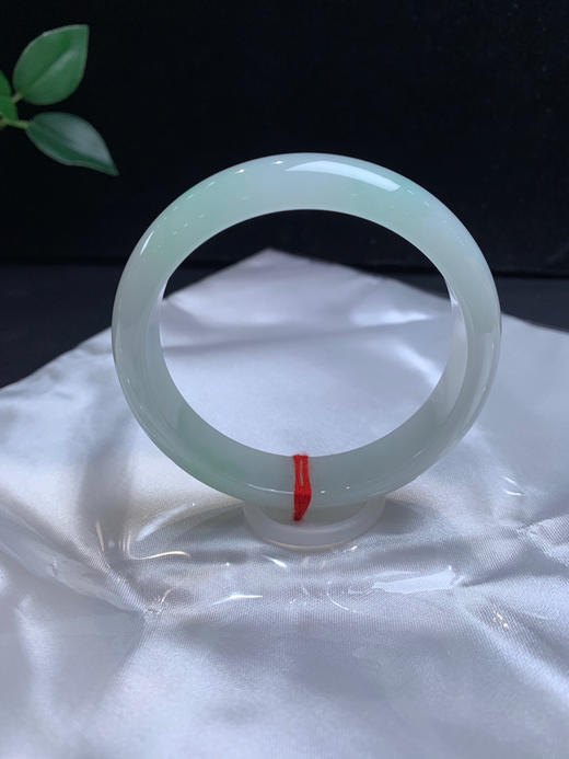 612971，54.5冰底飘绿手镯 ，底妆特别细，飘甜绿色，秀气清爽 商品图4