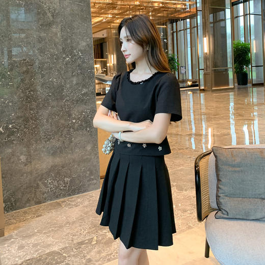 【清仓超15天不保价】奢姿大码女装2025夏季花朵立体装饰松紧两件套胖妹妹小香风套装9952958324 商品图4