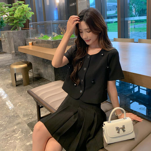 奢姿大码女装2025夏季减龄立体花朵时尚两件套胖妹妹百褶通勤套装9952953300 商品图2