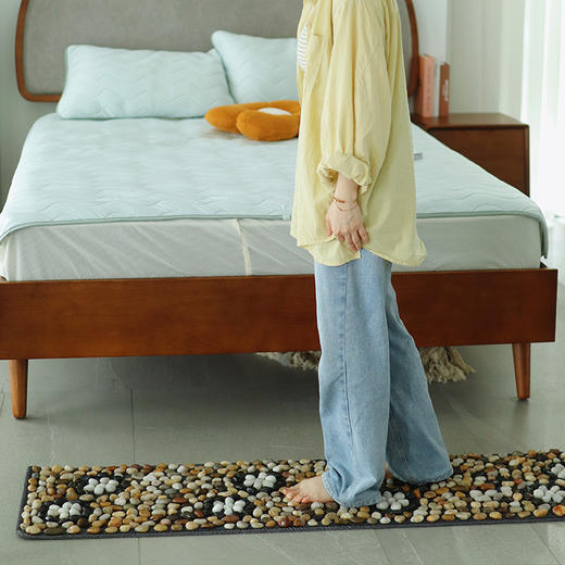 【每天脚踩十分钟  按摩穴位健康又养生】鹅卵石按摩垫  铺设合理  怕痛人群也能在家随时按摩使用  可踏可揉可走  三种按摩方式  硅胶防滑不伤地板不易移位 ~ 商品图5