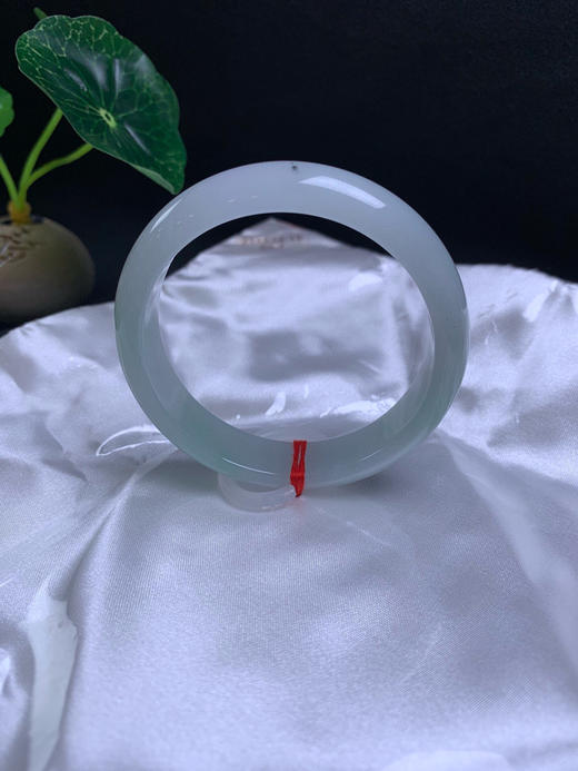 612971，54.5冰底飘绿手镯 ，底妆特别细，飘甜绿色，秀气清爽 商品图5