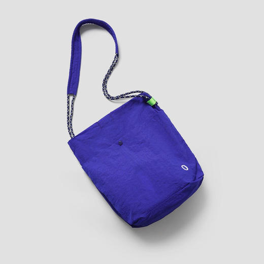 小众设计师！男女情侣户外机能极简皱感轻便运动防泼水斜挎单肩包！ 商品图8