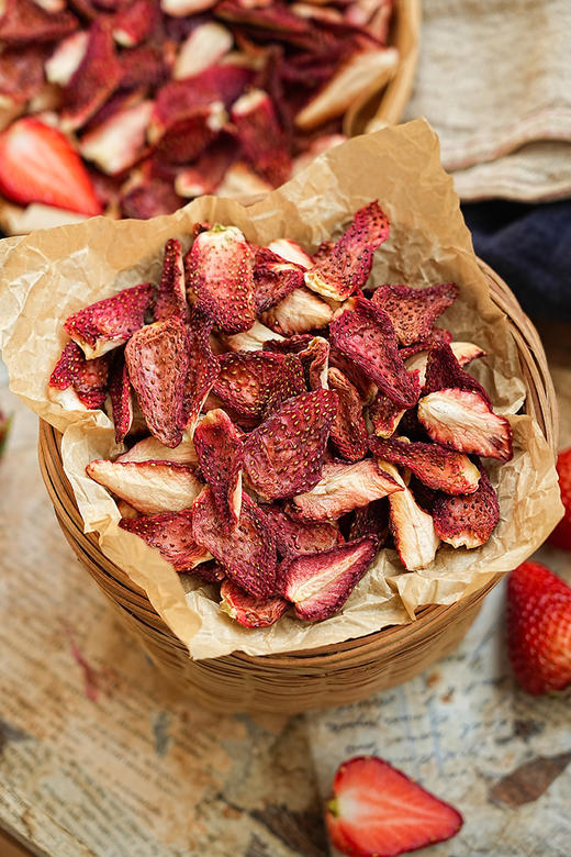 配料表仅是草莓‼「一方云拾」本味草莓干来了！手工制作。11斤鲜莓才出1斤果干！ ✅火山岩孕育的 "草莓皇后"章姬草莓🍓。配料表干净到犯规。 商品图6