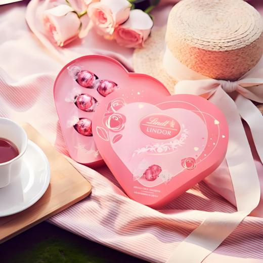 【亚欧超市】瑞士莲草莓白巧克力融情礼盒109g/盒 商品图0