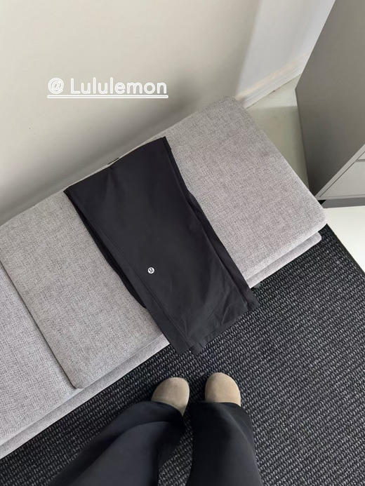 原单正品𝐋𝐮𝐥𝐮𝐥𝐞𝐦𝐨𝐧露露FW22 Swift™面料 Pull-On 纯色束腰中23"针织运动裤女款

黑色，尺码4 6 8 10 商品图5