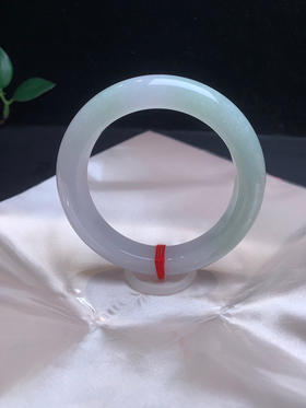 612976，57浅绿底手镯，一般带浅绿底色，清新干净