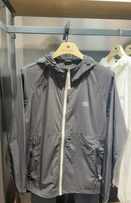 原单正品情侣款可隆KOLON SPORT 皮肤衣夹克  男女同款UPF50+ 
黑白两色，尺码S-XL 商品图3