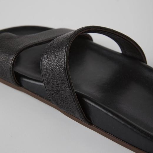 ROMI STUDIO头层牛皮革和羊皮革黑色一字夹趾平底凉鞋 RWCRP33098 商品图3