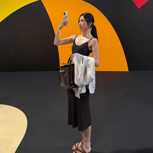 ROMI STUDIO100%莱赛尔轻薄垂感  黑色修身长款半身裙RWCSXT1689 商品图2