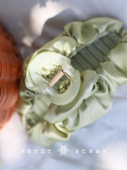 999积分兑换 PETIT SCHAN小闪 只此青绿 真丝缎面法式复古云朵抓夹 商品图2