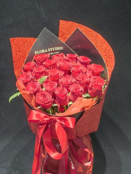 【炽恋红玫】新鲜鲜花花束 19朵红玫瑰（可备注送货时间） 商品图1