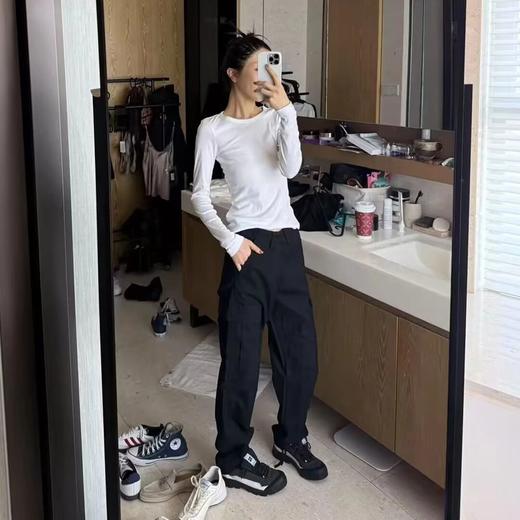 ROMI STUDIO网格肌理宽松剪裁  黑色全棉经典工装裤 RW24WXG1261 商品图2