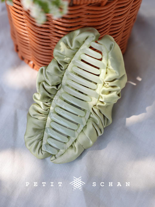 999积分兑换 PETIT SCHAN小闪 只此青绿 真丝缎面法式复古云朵抓夹 商品图3