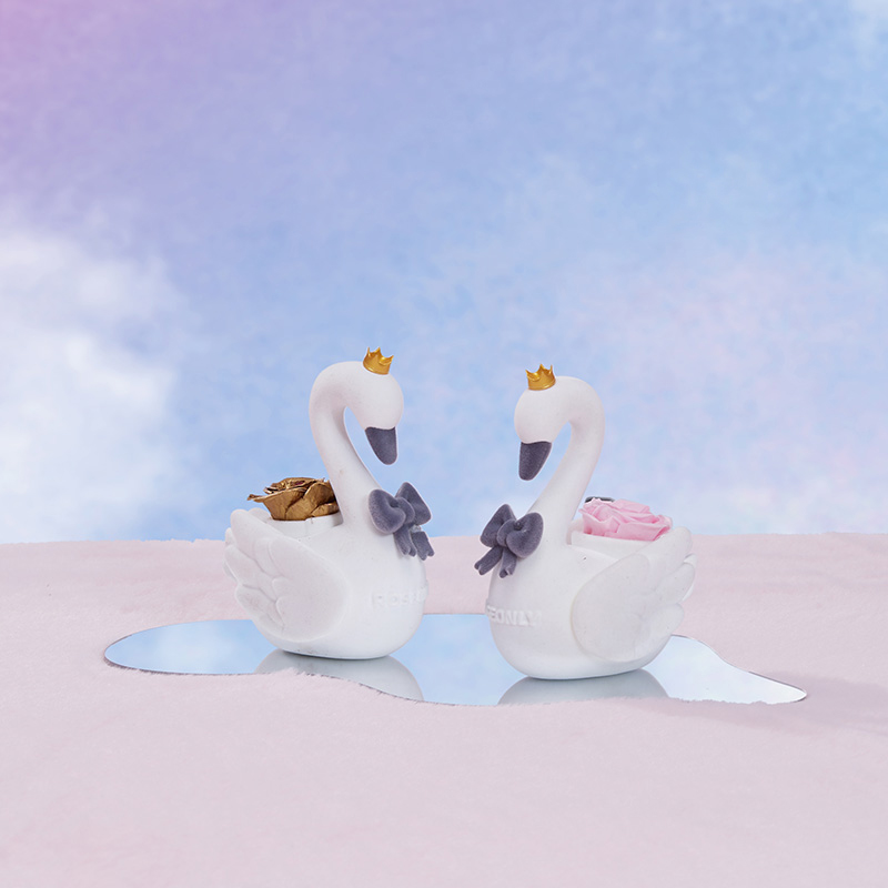 ROSEONLY诺誓 永生玫瑰 公仔系列 斯威娜天鹅 粉色金色 送朋友 情人节礼物