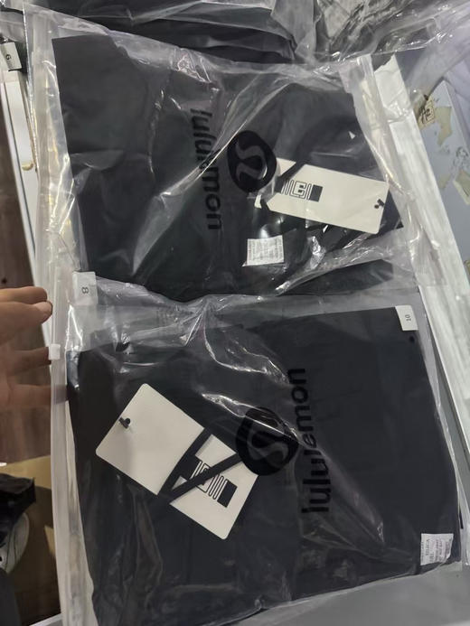 原单正品𝐋𝐮𝐥𝐮𝐥𝐞𝐦𝐨𝐧露露FW22 Swift™面料 Pull-On 纯色束腰中23"针织运动裤女款

黑色，尺码4 6 8 10 商品图11