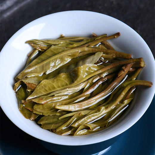 【双子塔号古茶】【5月22日19:00准时开抢！】【专柜价：1980元/片 仅限前66名VIP抢购：180元/片 ！拍5发6 拍20发25】2025年薄荷塘500-800年签约18号基地古树 铜锅炒制 商品图4