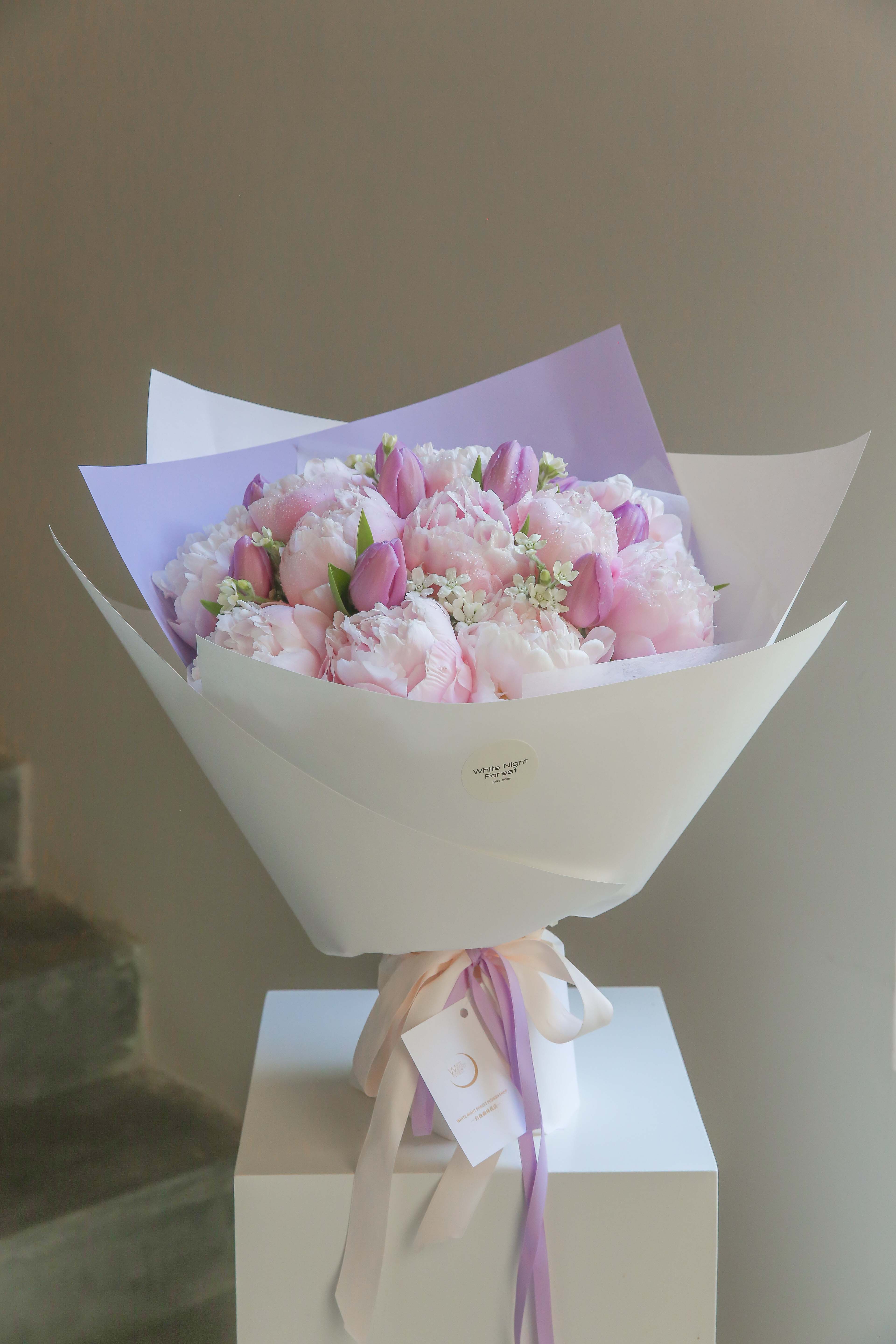 樱落芙蕖芍药郁金香花束