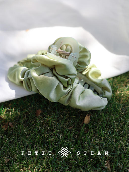999积分兑换 PETIT SCHAN小闪 只此青绿 真丝缎面法式复古云朵抓夹 商品图0