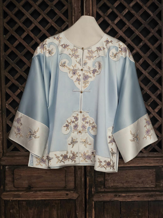 盛唐牡丹大师系列| 重工如意头兰花苏绣外套-淡蓝 商品图0