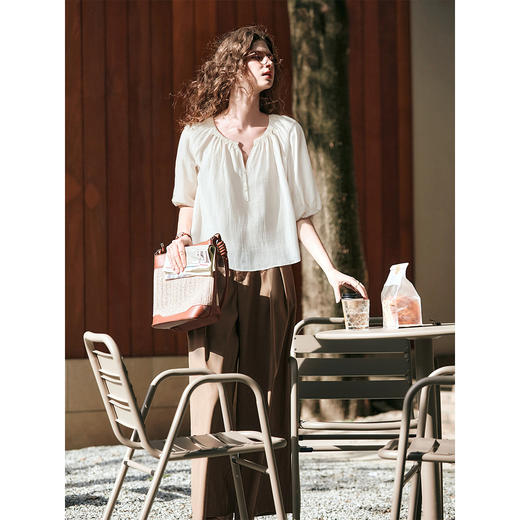 OLrain欧芮儿V领法式白色小上衣女夏季2025新款泡泡袖宽松套头衫 商品图4