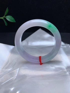 612990，56.5春彩手镯，淡紫罗兰底色，飘阳绿色，干净清新