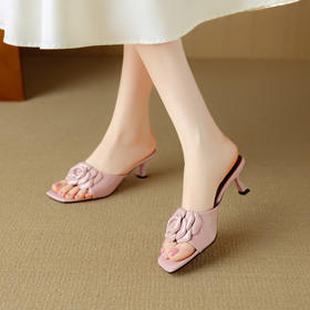 【预售5天】夏新款羊漆皮露趾外穿高跟半拖鞋裸色一字型花朵气质细跟凉鞋女DB&M6337